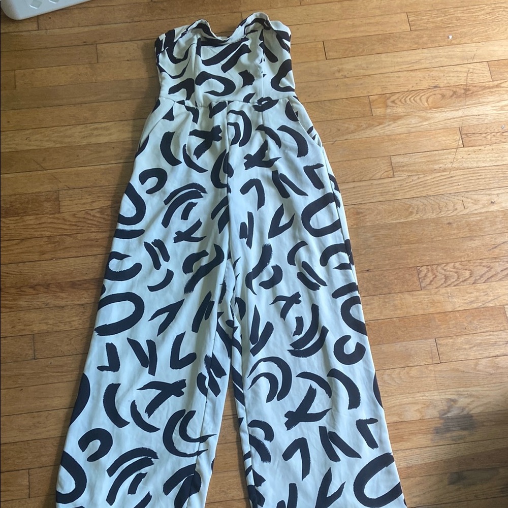 Black and White Abstract Pattern Jumpsuit with Wide-Leg Silhouette